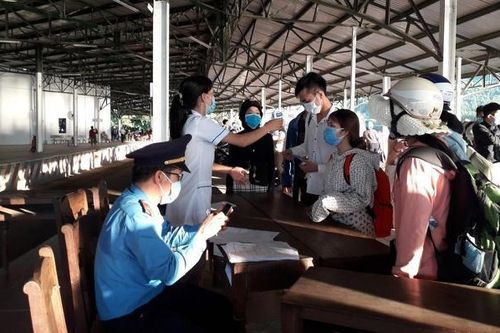 Cách ly 2 người Trung Quốc chạy xe máy từ Đà Nẵng ra Huế trong đêm