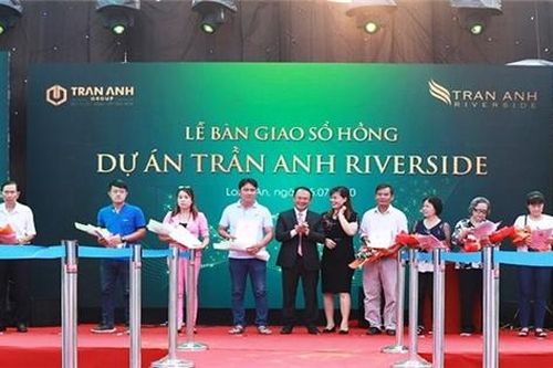 Trần Anh Group trao sổ hồng cho cư dân dự án Trần Anh Riverside