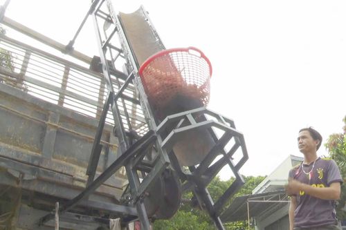Nhà sáng chế 'chân đất' ở Krông Pa