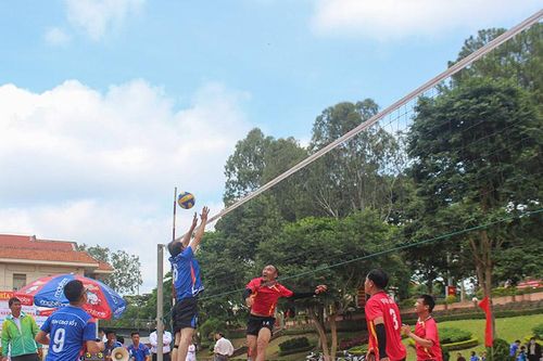 100 VĐV dự Giải Bóng chuyền công nhân viên chức lao động Di Linh