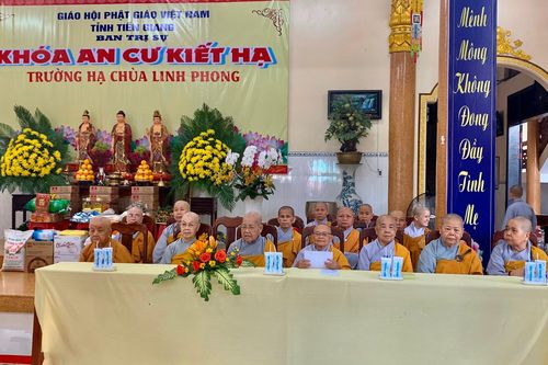 Phân ban Ni giới T.Ư thăm 15 trường hạ Ni miền Tây