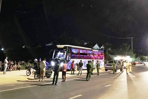 'Xe trung chuyển đưa người Trung Quốc rời Hội An' là không chính xác