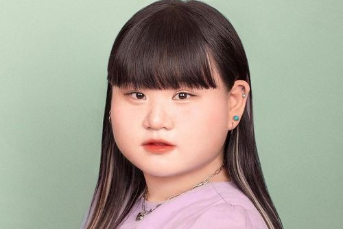Vlogger Hàn bật khóc vì bị chế giễu mặt to, nhiều dân mạng chế ảnh