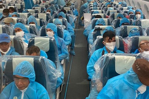Chuyến bay giải cứu người Việt Nam từ Guinea Xích đạo về đến Hà Nội