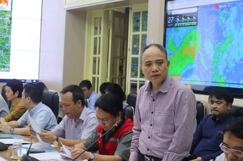 Họp bàn phương án giữ an toàn hồ chứa sau động đất Sơn La