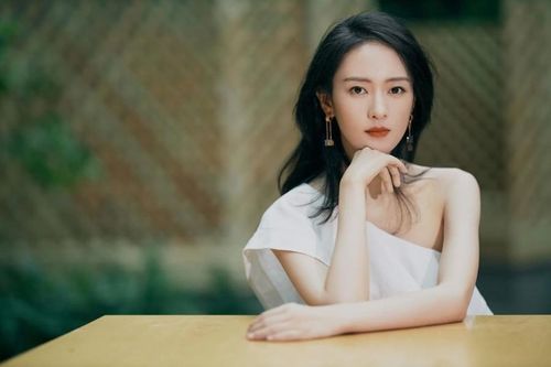Những thăng trầm cuộc đời của Đồng Dao - chị đẹp hot nhất '30 chưa phải là hết'