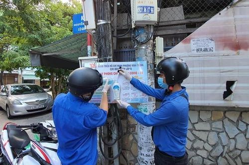 Tuổi trẻ Đà Nẵng dán bảng 'bán hàng mang đi' phòng chống COVID-19
