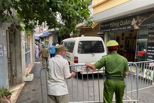 Hà Nội phong tỏa khu dân cư vì có trường hợp nghi nhiễm COVID-19