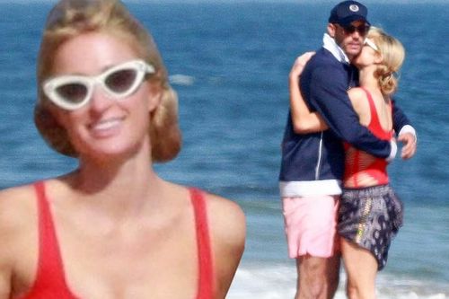 Cô nàng thừa kế Paris Hilton tình tứ bên bạn trai ở biển Malibu