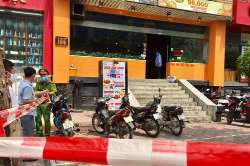Hà Nội phong tỏa 1 ngõ và 1 nhà hàng pizza vì có ca nghi mắc COVID-19