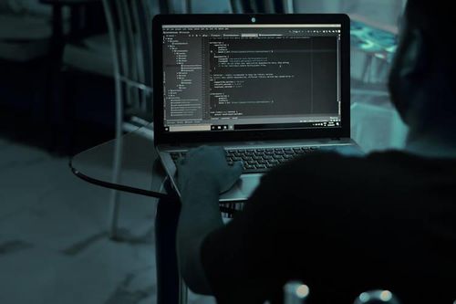 Kỹ sư phần mềm hack công ty cũ với hy vọng được thuê trở lại làm việc