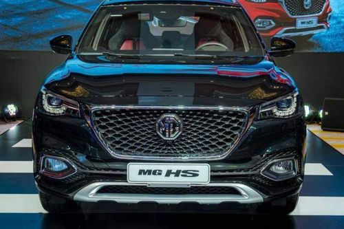 Cao hơn 60 triệu đồng, xe 'Tàu' MG HS trang bị thua kém 'đàn anh' Zotye Z8