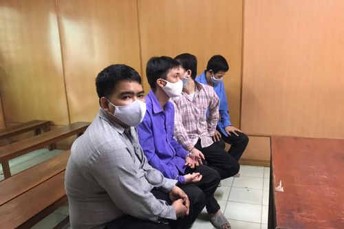 TPHCM: Nhóm sản xuất thuốc bảo vệ thực vật giả 'chia nhau' 27 năm tù