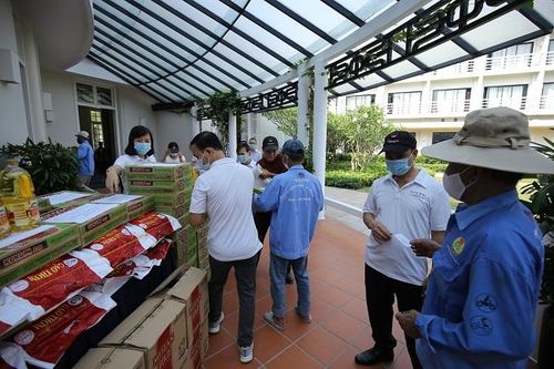 Các khách sạn vượt khó, chung tay với cộng đồng vượt Covid-19