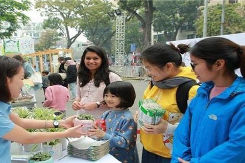 Cách nào khuyến khích người tiêu dùng tham gia chuỗi giá trị tái chế?
