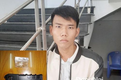 Dùng roi điện khống chế cướp tài sản của chủ quán cà phê