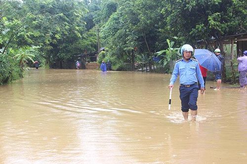Mưa to gây ngập úng cục bộ tại xã Năng Khả