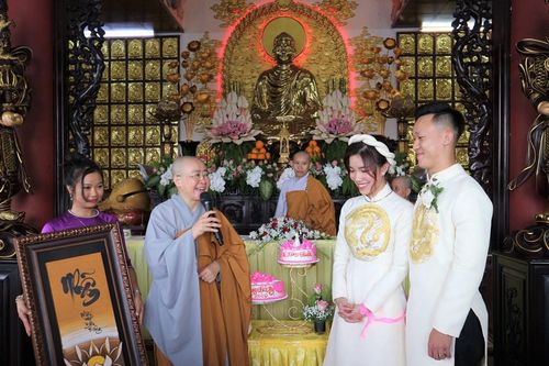 Hạnh phúc khi tổ chức lễ hằng thuận ở chùa