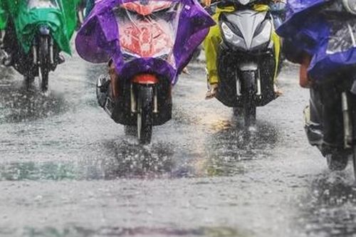 Bắc Bộ mưa giông nhiều nơi, Hà Nội trời oi nóng