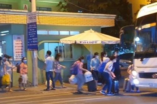 Chuyển hơn 800 người từ Bệnh viện Đà Nẵng đến các điểm cách ly