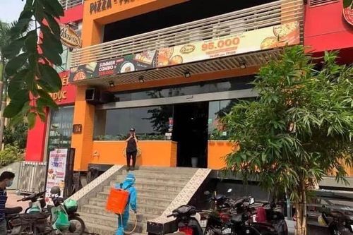Phong tỏa tạm thời quán pizza trên phố Trần Thái Tông