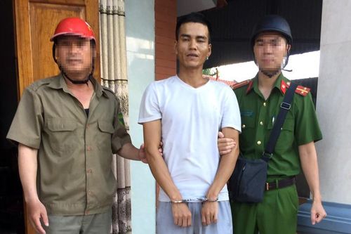Ngáo đá, cầm dao uy hiếp mẹ đẻ