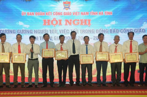 Hà Tĩnh: Tôn vinh người tốt, việc tốt trong đồng bào Công giáo