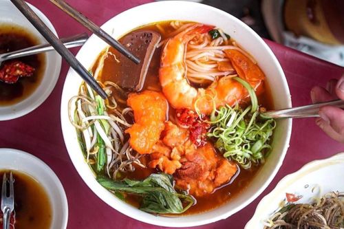 4 kiểu bún nóng hổi hút khách ở TP.HCM