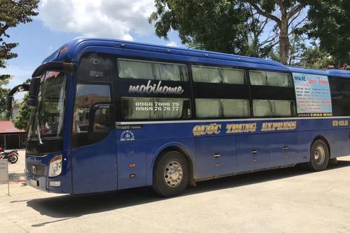 Yêu cầu khách đi cùng xe chở sinh viên mắc Covid-19 khai báo y tế