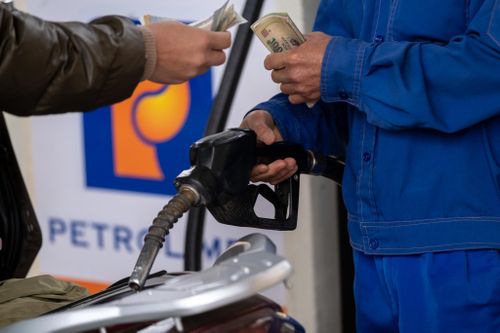 Giá xăng khiến CPI tăng 0,4%