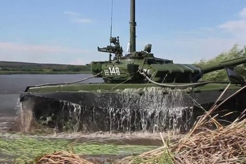 Xe tăng T-72B3 của Nga gây sửng sốt vì lặn sông như tàu ngầm