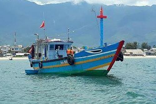 Tàu cá đưa 9 người từ Đà Nẵng về Huế trốn dịch
