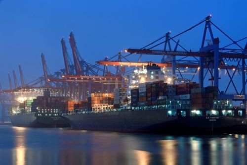 Mỹ giảm tăng trưởng 34%, thành tựu kinh tế 10 năm của Đức bốc hơi