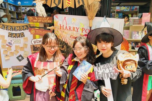 Dừng ngày hội Harry Potter vì Covid-19 quay lại