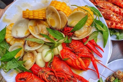 Hải sản và loạt món ngon đốn tim hội thích ăn đêm ở TP.HCM
