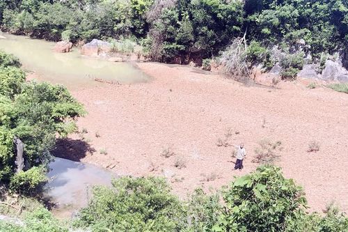Hàng ngàn hộ dân quay quắt vì 'khát' nước sạch