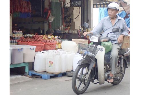 Tràn lan dầu ăn '3 không'