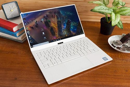 Hai siêu phẩm của Apple lọt top 10 laptop tốt nhất năm 2020