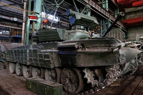 Xe tăng T-64, T-72 cũ nát trong xưởng sửa chữa vũ khí Quân đội Ukraine