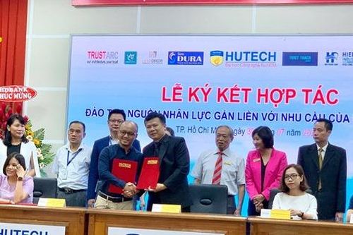 HUTECH bắt tay doanh nghiệp mở rộng cơ hội việc làm cho sinh viên