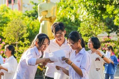 Nghệ An: Thủ khoa các lớp chuyên Phan Bội Châu đến từ nhiều trường huyện