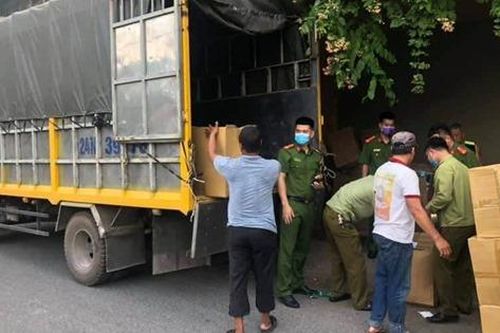 Hà Nội bắt giữ 300 thùng khẩu trang không rõ nguồn gốc
