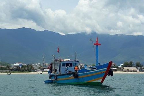 Trốn cách ly, 9 người thuê thuyền đánh cá đi từ Đà Nẵng về Huế