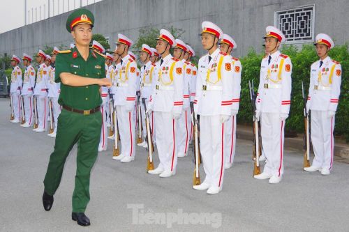 Những người lính canh giấc ngủ của Bác