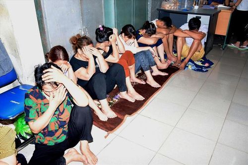 Đột kích sới bạc liên tỉnh, bắt 40 con bạc đang say sưa sát phạt