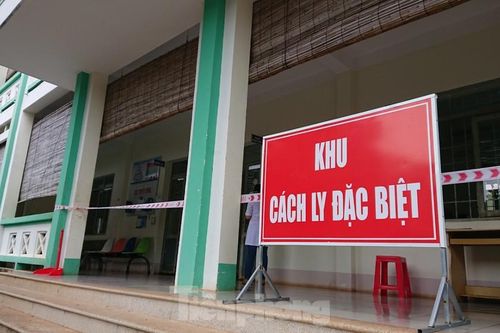 Chuyển bệnh nhân COVID-19 ở Đắk Lắk đến khu điều trị mới