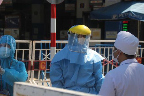 'Cuộc sống 4 mới' bên trong bệnh viện bị phong tỏa ở Đà Nẵng