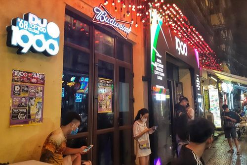 Hà Nội vẫn cho phép quán bar hoạt động