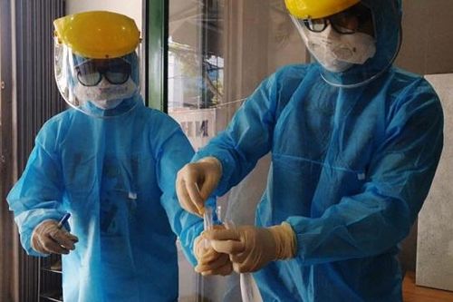 Ghi nhận 3 trường hợp sốt, ho, đau họng là F1 của BN 447 ở Hà Nội