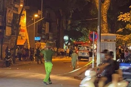 Sập giàn giáo ở phố Nguyễn Công Trứ, 3 người tử vong